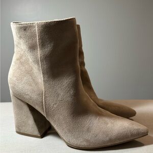 Elegant Tan Suede Ankle Boots
